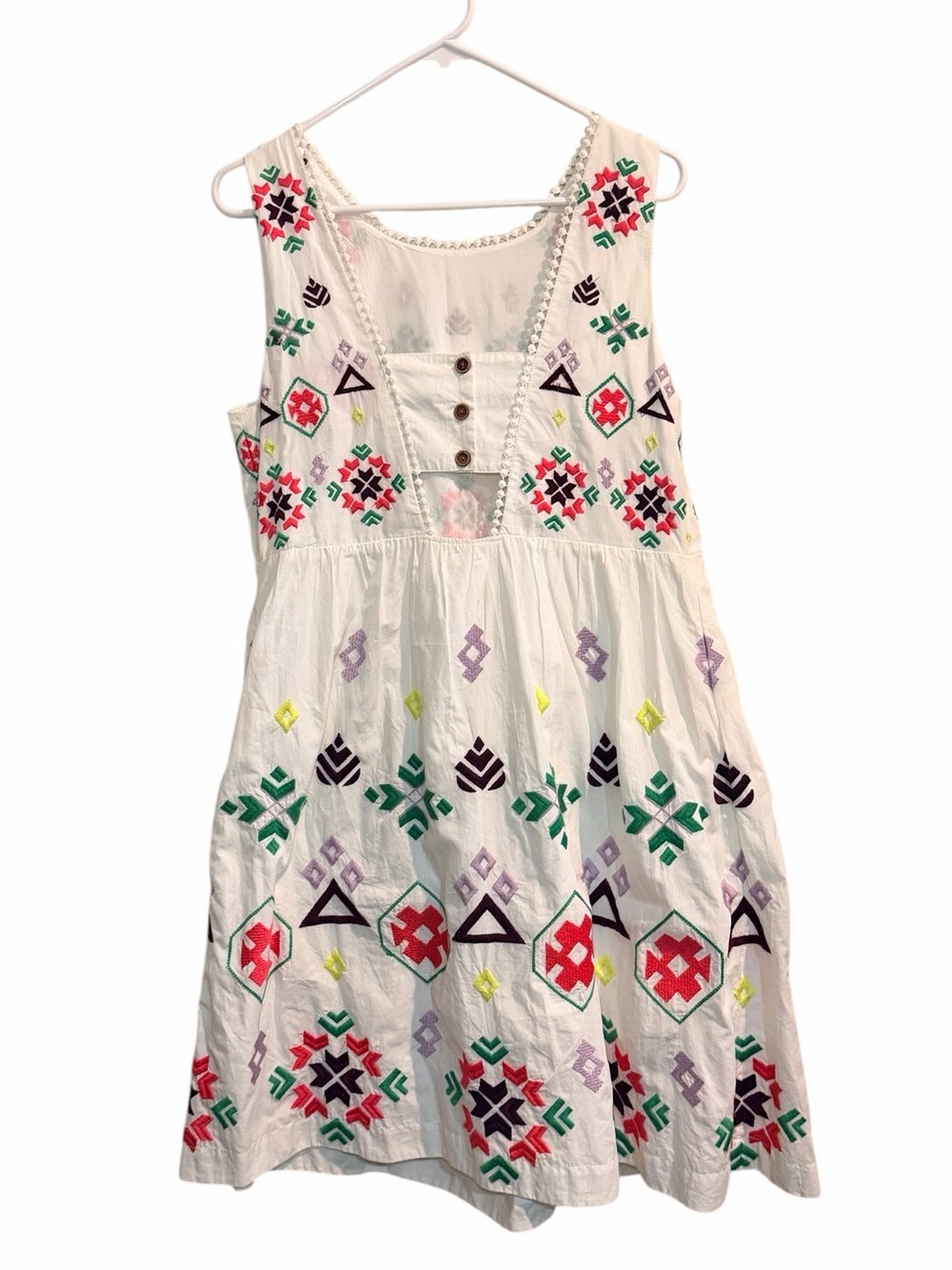 ANTHROPOLOGIE New!! Dolly embroidered white summer dress. 🤍🩷💚